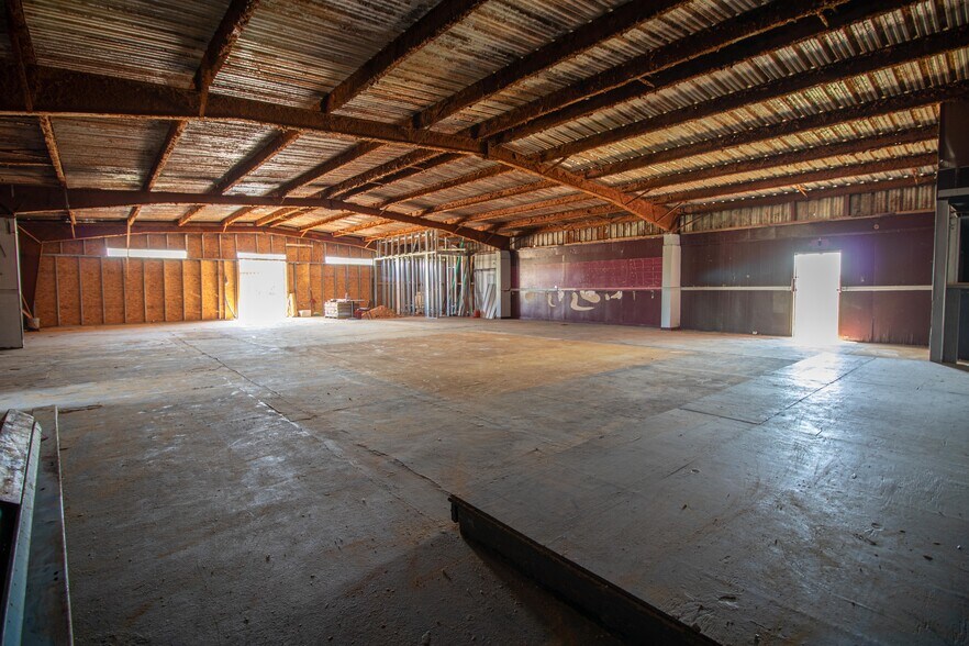 More Photos Of 901 E Johnson St, Waco Service For Sale