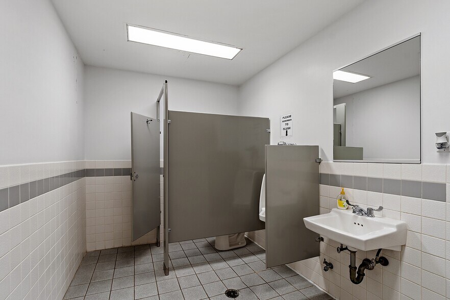 More Photos Of 333 Shrewsbury St, Worcester Warehouse For Lease