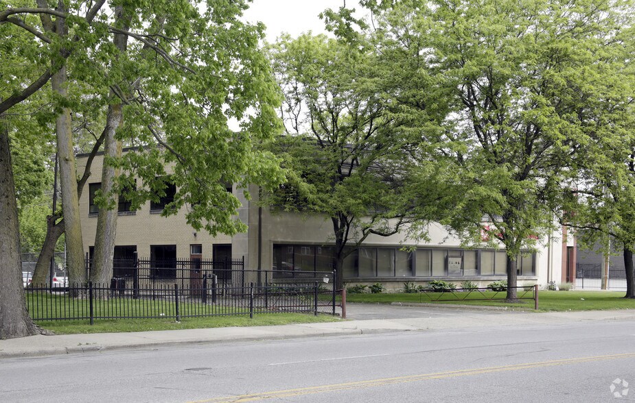 More Photos Of 3590 N Meridian St, Indianapolis Office For Sale