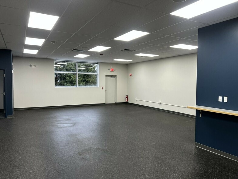 More Photos Of 55 R Washington St, Norwell Warehouse For Lease