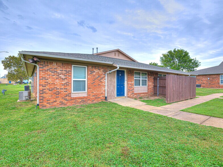 More Photos Of 1220 SE 9th St, Pryor Apartments For Sale