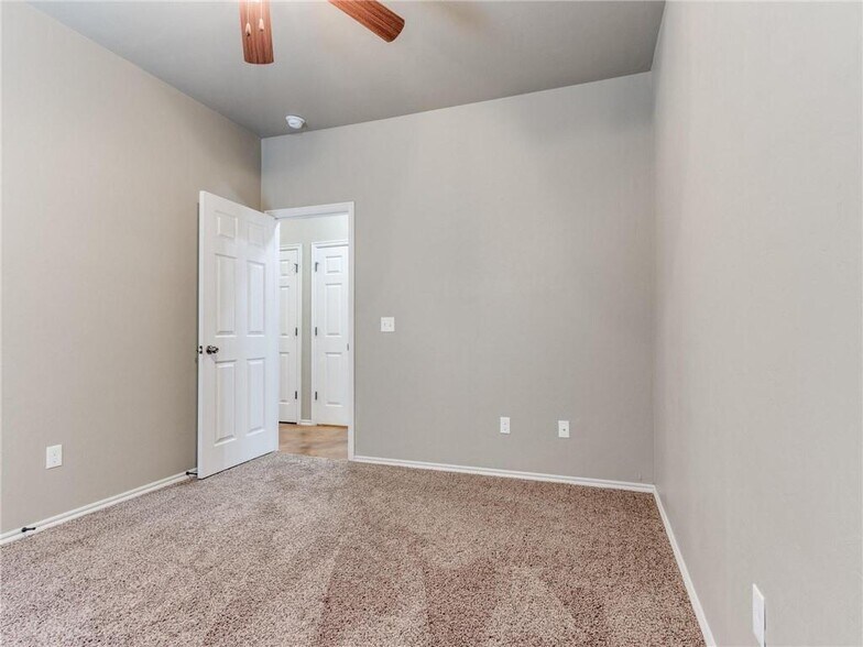 More Photos Of 810 Aspen Dr, Kingfisher Apartments For Sale