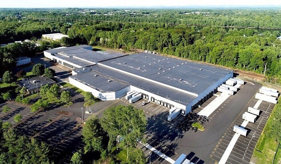 More Photos Of 1 Market Cir, Windsor Distribution For Lease