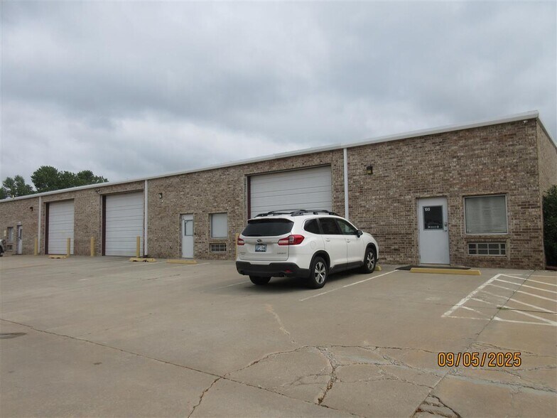 More Photos Of 1421 S Fretz Dr, Edmond Unknown For Lease