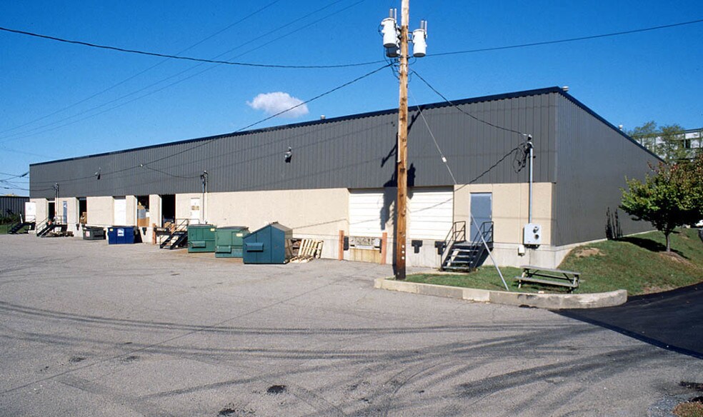 More Photos Of 1001-1007 Parkway View Dr, Pittsburgh Light Distribution For Lease