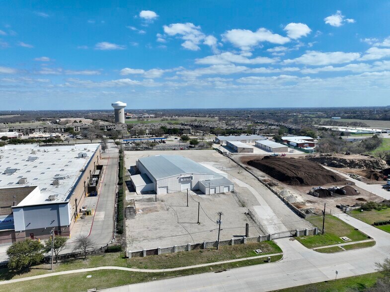 More Photos Of 6000 Split Trail Rd, Plano Warehouse For Lease