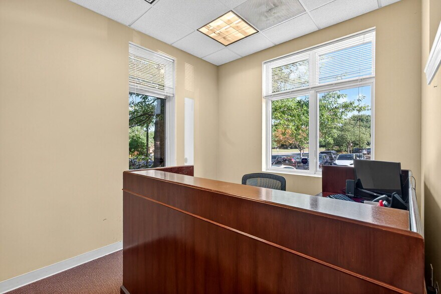 More Photos Of 46165 Westlake Dr, Sterling Medical For Sale