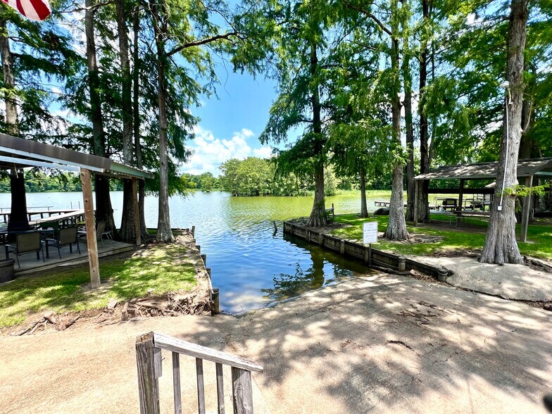 More Photos Of 1424 Fisherman Dr, Ferriday Hotel For Sale