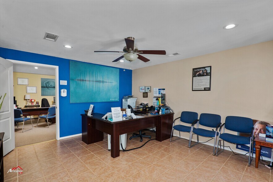 More Photos Of 2004-2006 Jacksonville Dr, Henderson Freestanding For Sale
