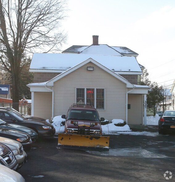 More Photos Of 337 Broadway, Kingston Freestanding For Lease