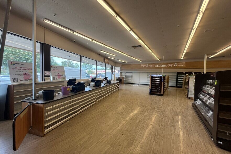 More Photos Of 856-994 Middle Country Rd, Middle Island Unknown For Lease