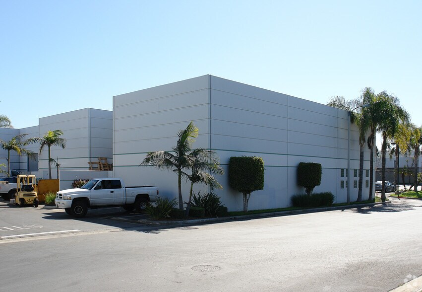 More Photos Of 2001-2013 E Miraloma Ave, Placentia Warehouse For Lease