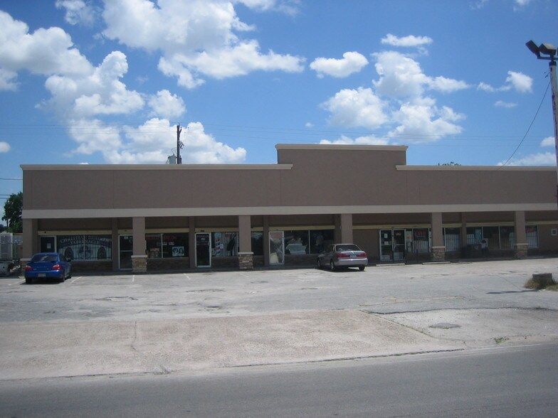 More Photos Of 702-710 Glenburnie Dr, Houston Freestanding For Lease