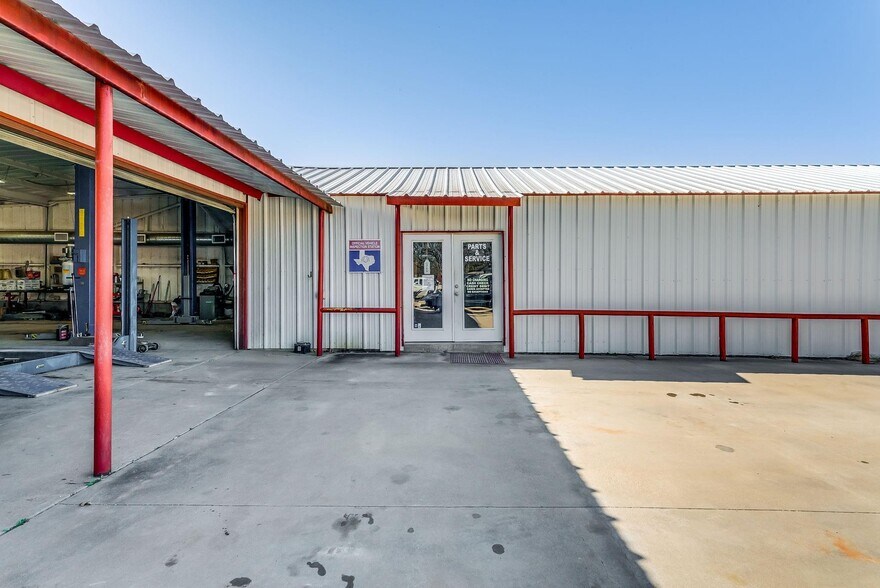 More Photos Of 1456 Main st, Jacksboro Specialty For Sale