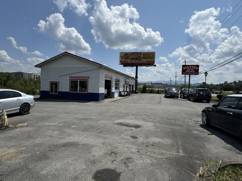 More Photos Of 1403 Parkway, Sevierville Auto Repair For Lease