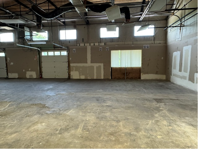 More Photos Of 5 Johnson Dr, Raritan Warehouse For Lease