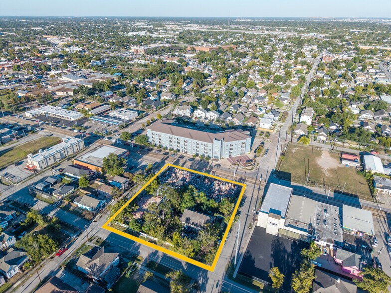 More Photos Of 2009 N Main St, Houston Land For Sale
