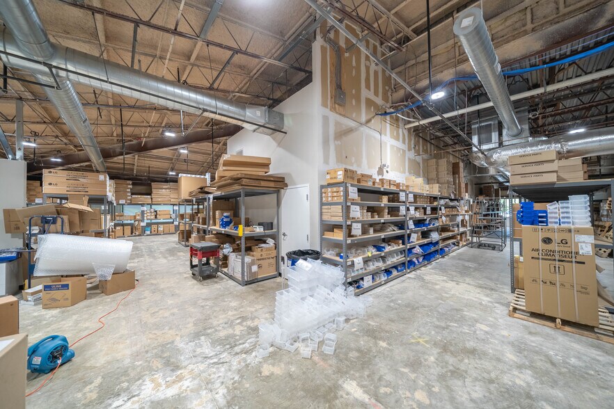 More Photos Of 1220 Ward Ave, West Chester Flex For Lease