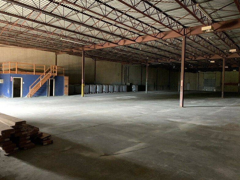 Primary Photo Of 390 Commerce Park Dr, Jackson Warehouse For Lease