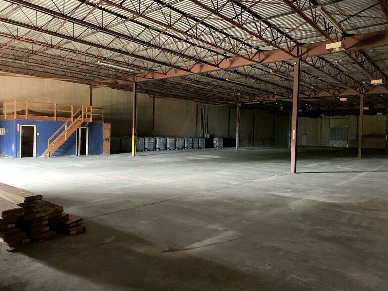 More Photos Of 390 Commerce Park Dr, Jackson Warehouse For Lease