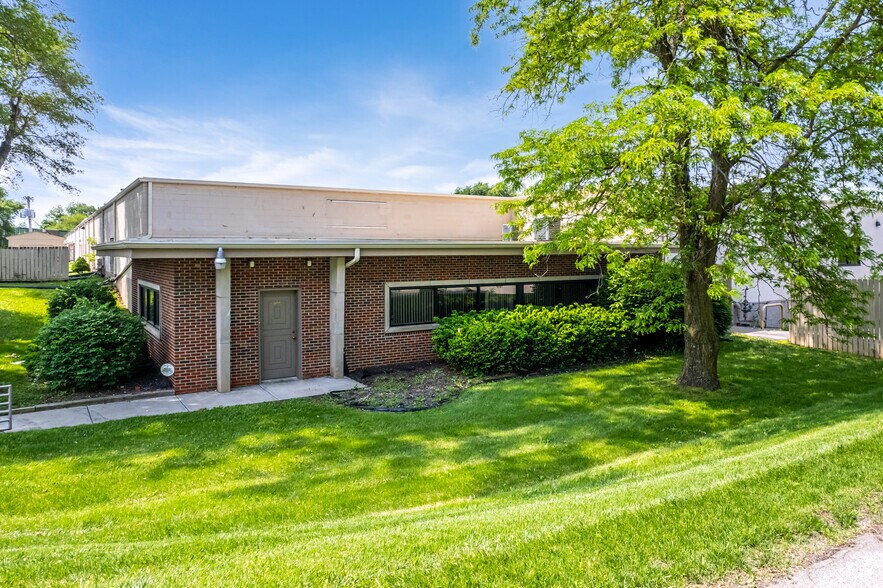 More Photos Of 301 High Grove Rd, Grandview Warehouse For Lease