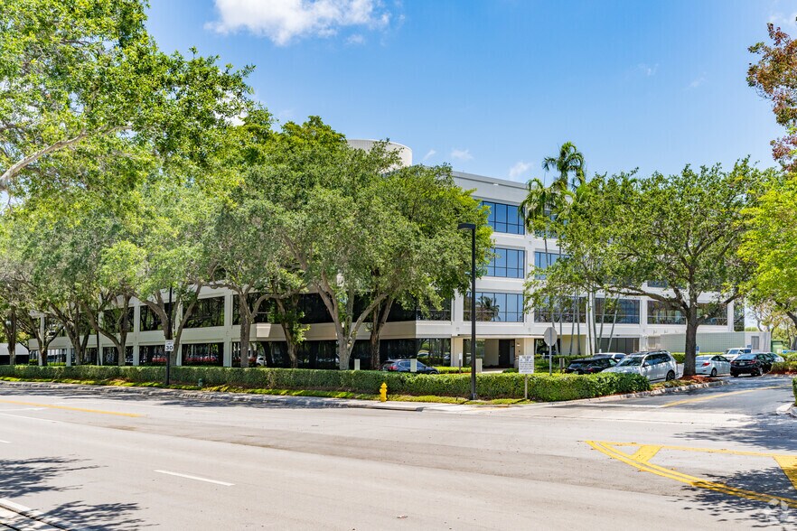 Primary Photo Of 6100 Waterford District Dr, Miami Office For Lease