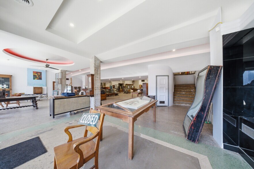 More Photos Of 195 Ottawa St N, Hamilton Storefront For Sale