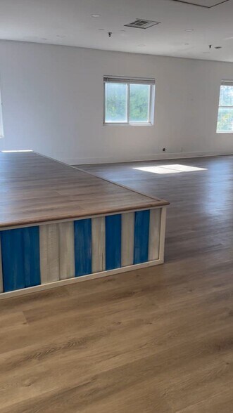 More Photos Of 9414-9488 Union Sq, Sandy Unknown For Lease