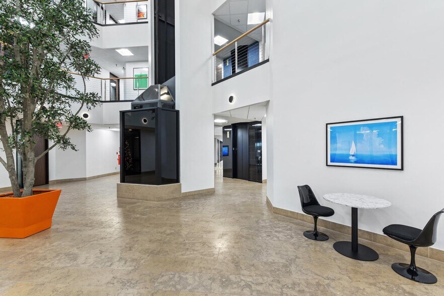 More Photos Of 8866 Gulf Fwy, Houston Unknown For Lease