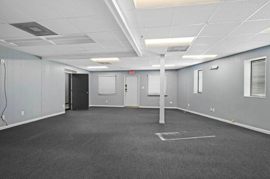 More Photos Of 21801 N Shangri La Dr, Lexington Park General Retail For Lease