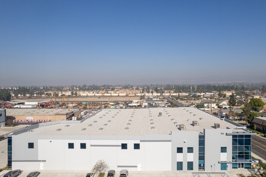 More Photos Of 711 S Van Buren St, Placentia Warehouse For Lease