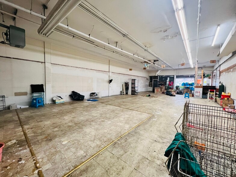 More Photos Of 62-02-62-30 Woodhaven Blvd, Rego Park Storefront For Lease