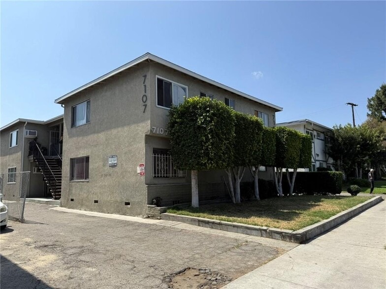 More Photos Of 7107 Coldwater Canyon Ave, North Hollywood Apartments For Sale