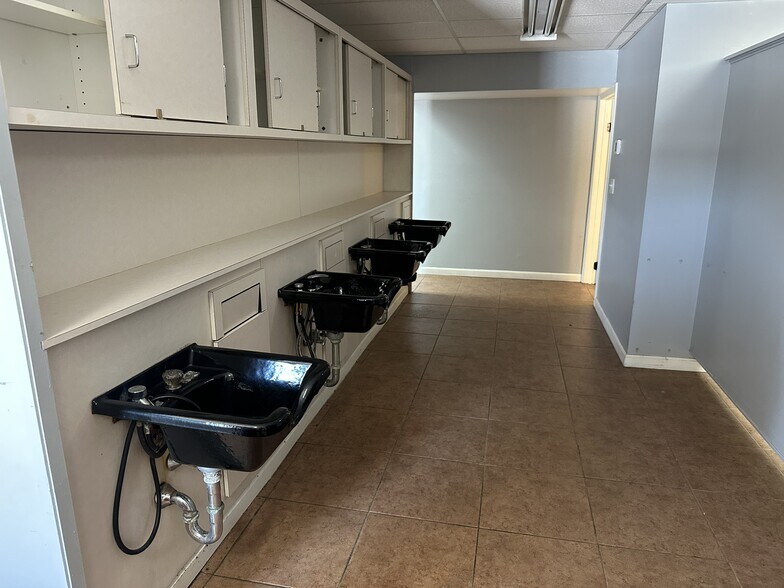 More Photos Of 911 Central Ave, Dover Freestanding For Sale