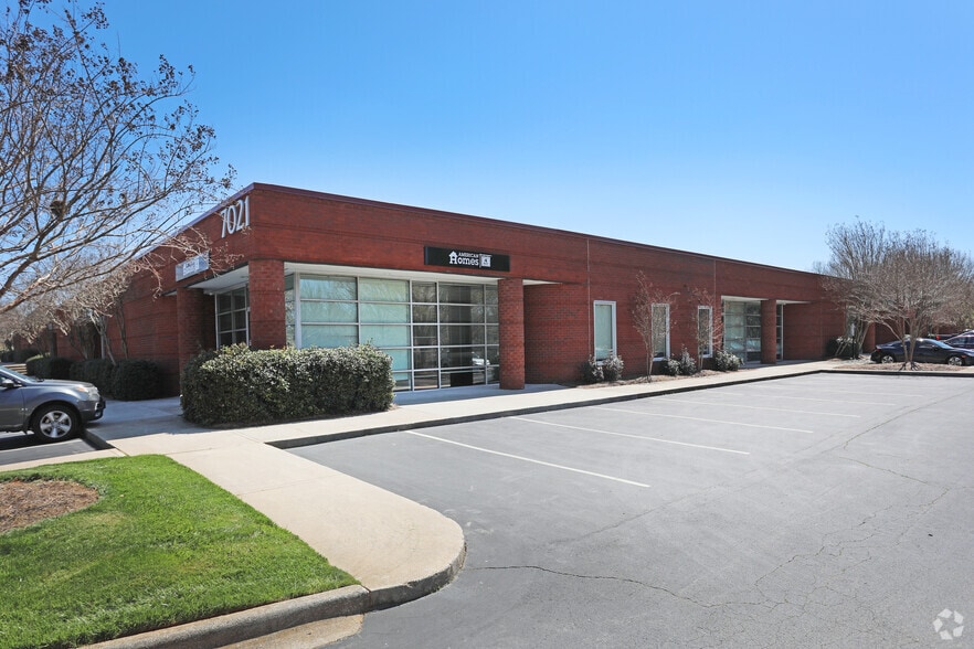 More Photos Of 7021 Albert Pick Rd, Greensboro Light Distribution For Lease