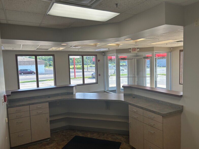More Photos Of 435 E Columbia St, Springfield Medical For Lease