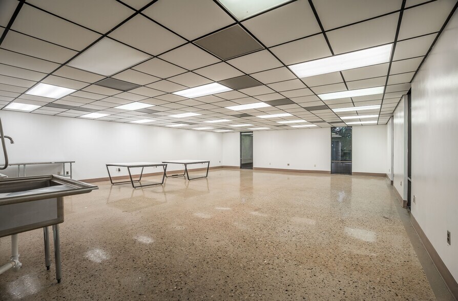 More Photos Of 212 W National Rd, Vandalia Office For Sale