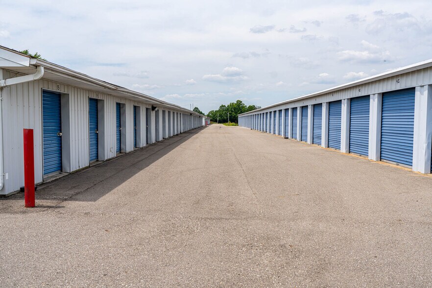 More Photos Of 1067 N Mission Rd, Mount Pleasant Self Storage For Sale