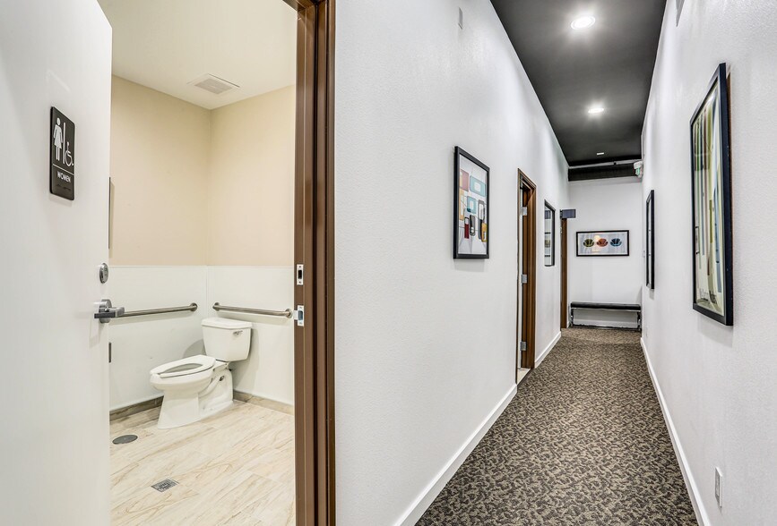 More Photos Of 750 E Tahquitz Canyon Way, Palm Springs Office For Lease