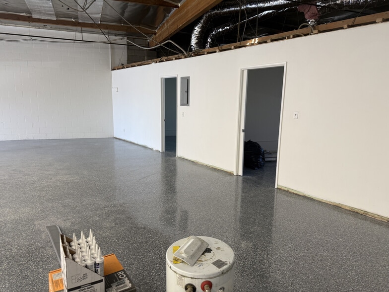 More Photos Of 12712 Saticoy St, North Hollywood Light Distribution For Lease
