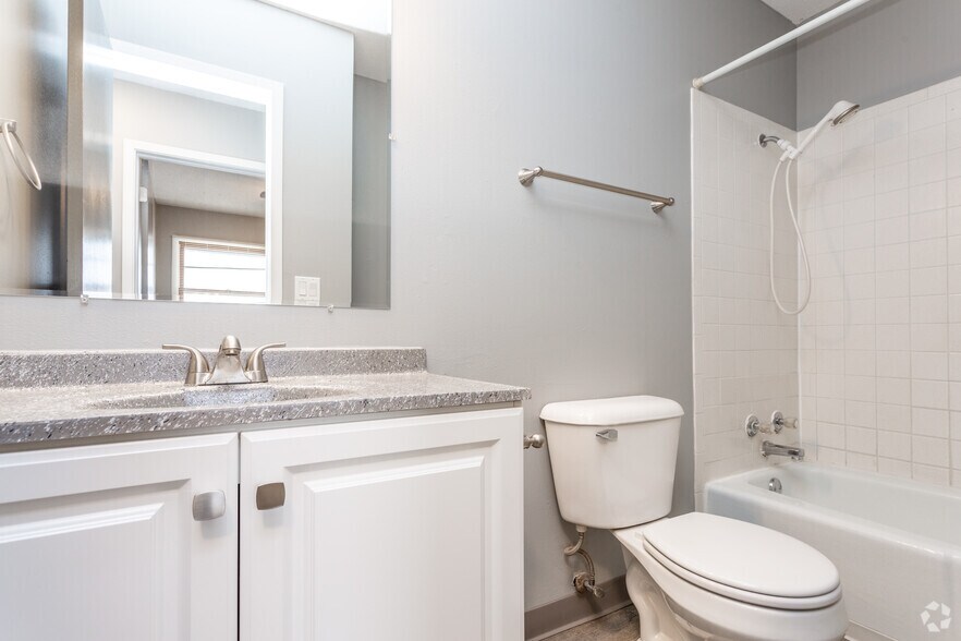 More Photos Of 317 NE Trilein Dr, Ankeny Apartments For Sale