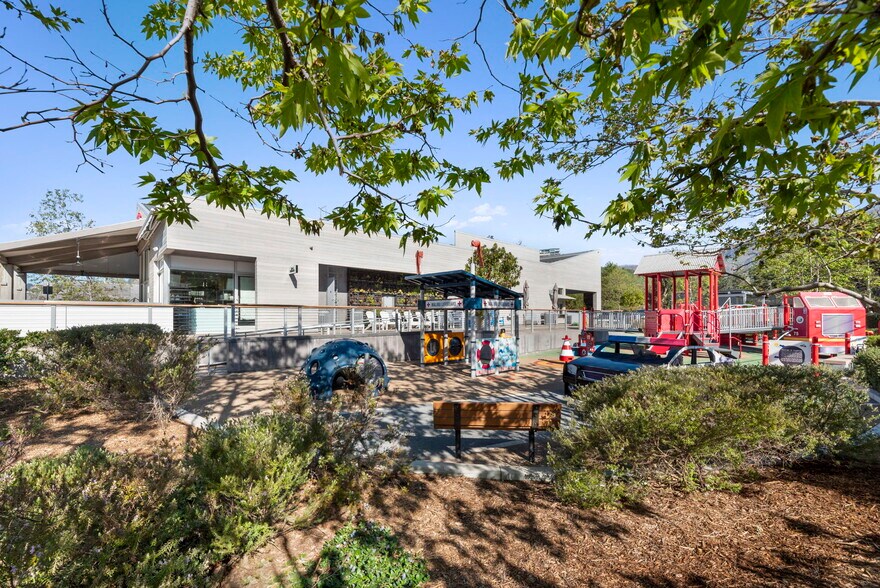 More Photos Of 23401 Civic Center Way, Malibu Restaurant For Lease