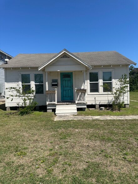 More Photos Of 506 N Alamo St, Refugio Office For Sale