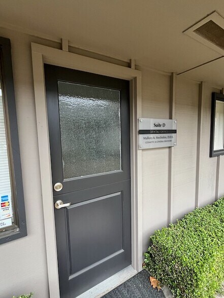 More Photos Of 26365 Carmel Rancho Blvd, Carmel Medical For Lease