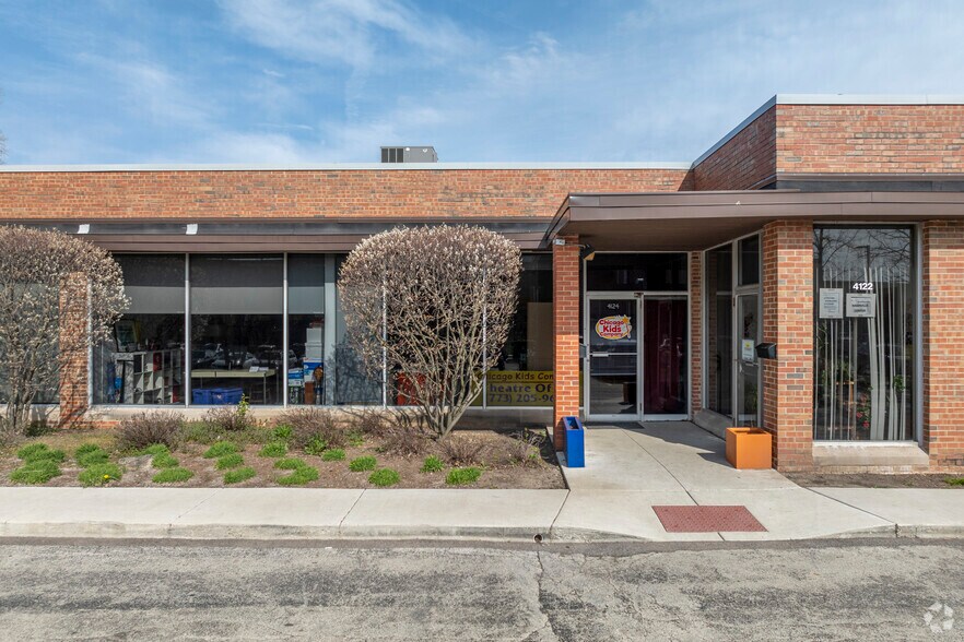 More Photos Of 4100-4128 N Nashville Ave, Chicago Light Manufacturing For Lease