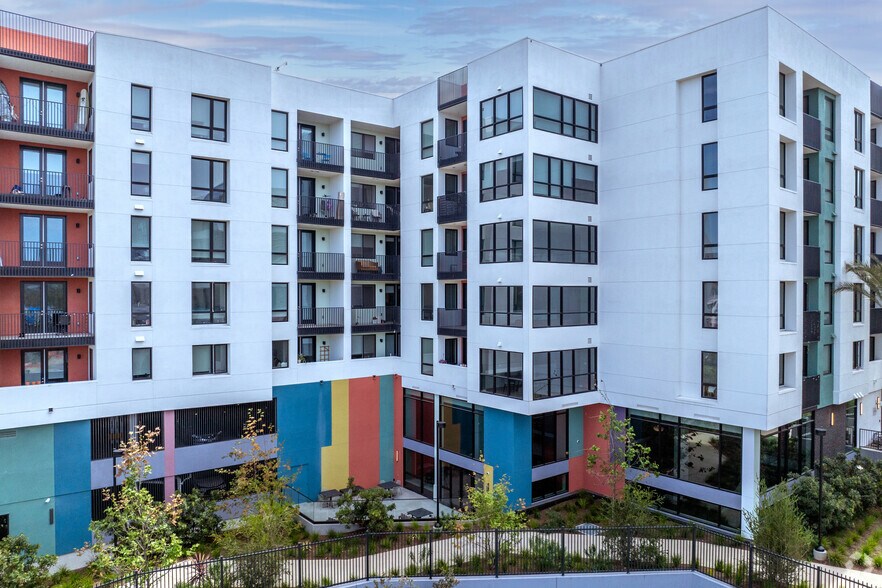 More Photos Of 4520 Alvarado Canyon Rd, San Diego Apartments For Lease