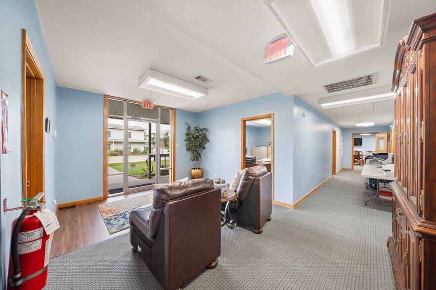 More Photos Of 421 Jones Rd, Highlands Warehouse For Lease