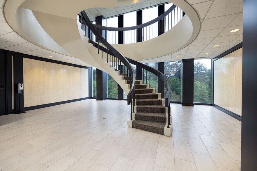 More Photos Of 56 Perimeter Ctr E, Atlanta Office For Lease