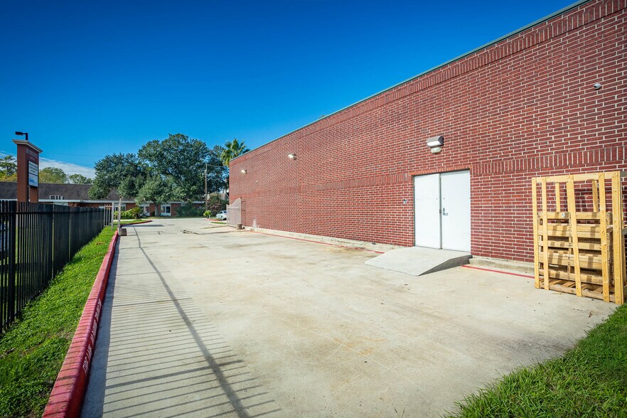 More Photos Of 16920 Mathis Church Rd, Houston Flex For Sale