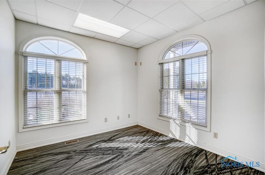 More Photos Of 2135 Tiffin Ave, Findlay Office For Sale